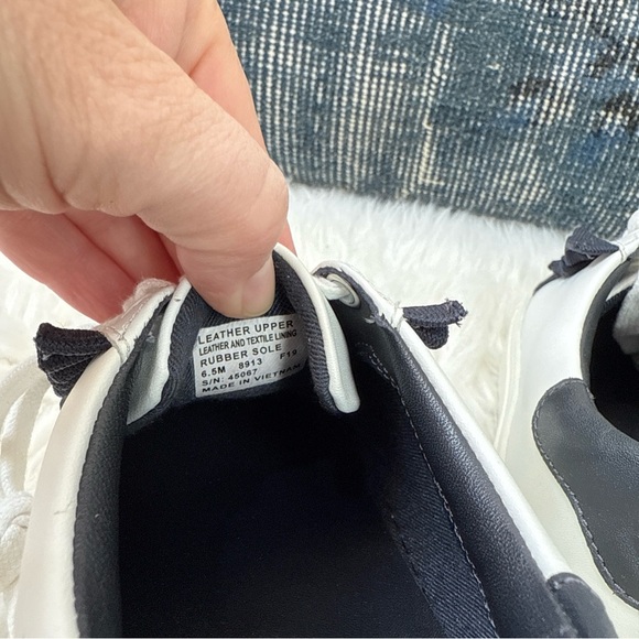 Tory Burch Ruffle Sneaker NEW! 6.5 Leather - Picture 4 of 7